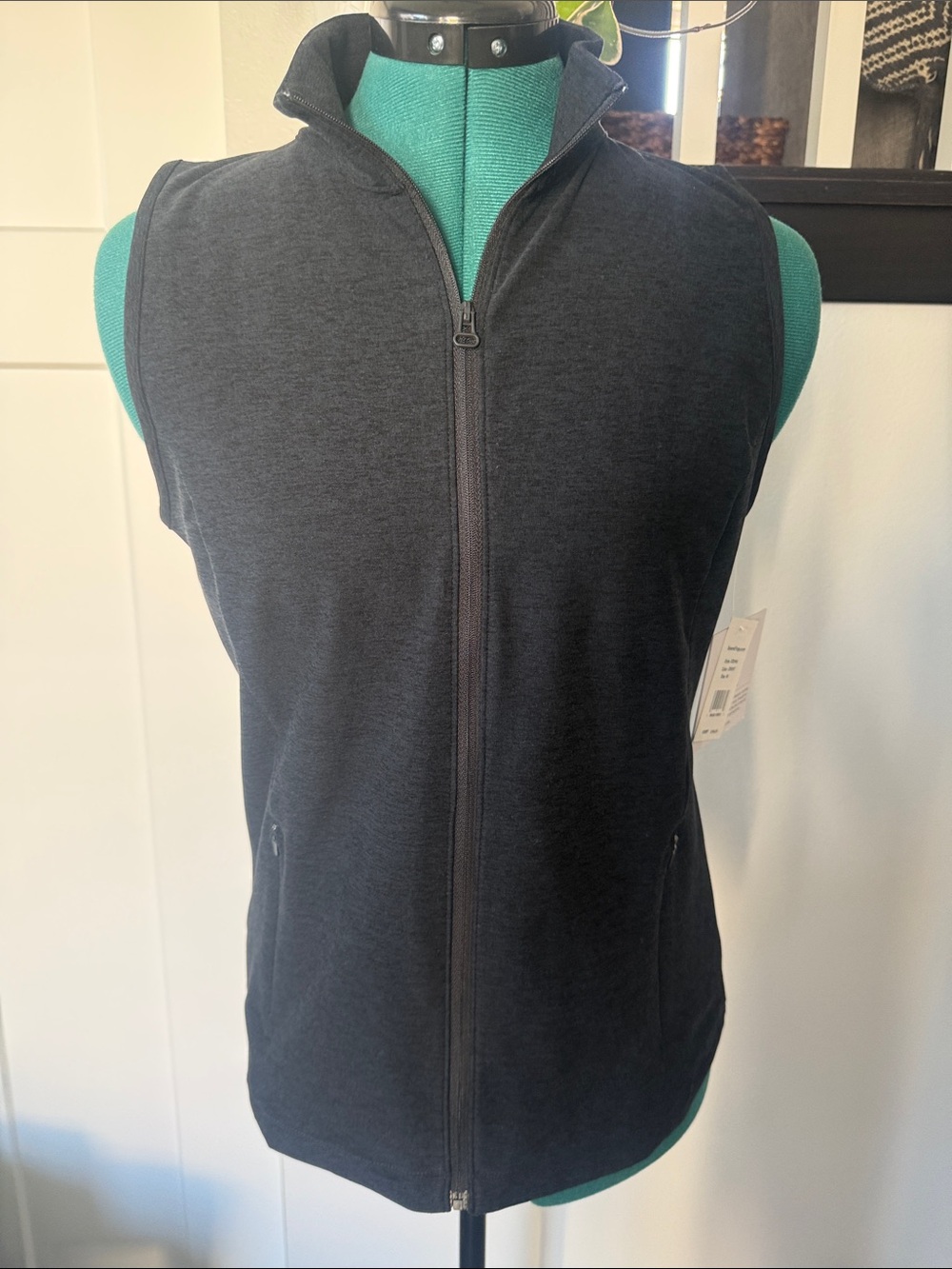 Beyond Yoga Black Full-Zip Sleeveless Vest